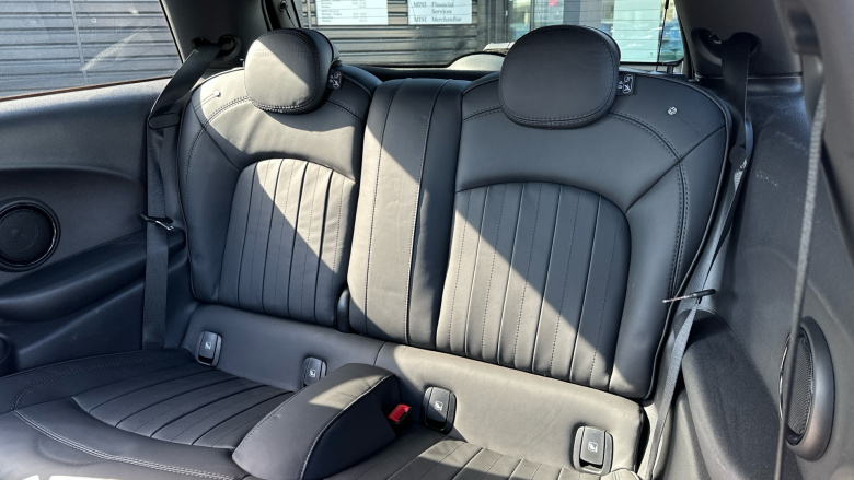 MINI Hatchback 1.5 Cooper Exclusive 3dr Auto Petrol Hatchback